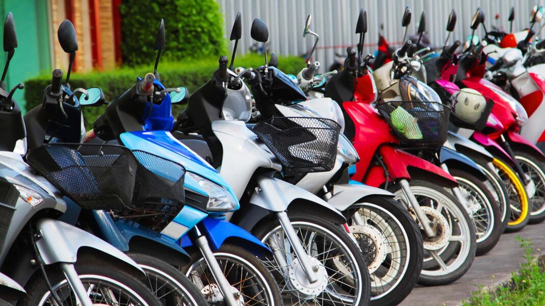Scooty on Rent Mumbai: A Flexible Way to Travel Around the City