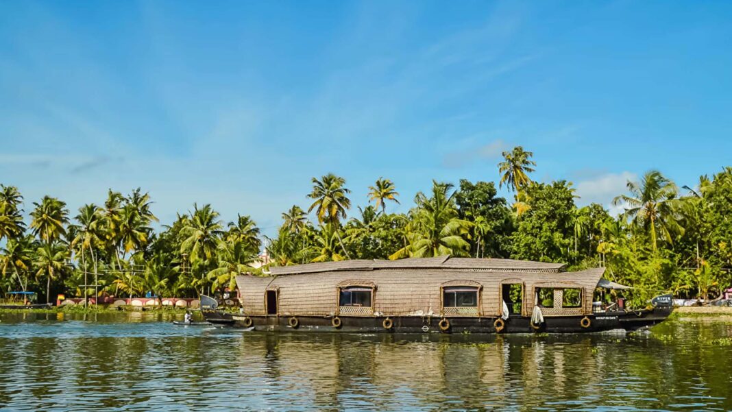 Experience Kerala Differently with a Relaxing Alleppey Backwater Holiday